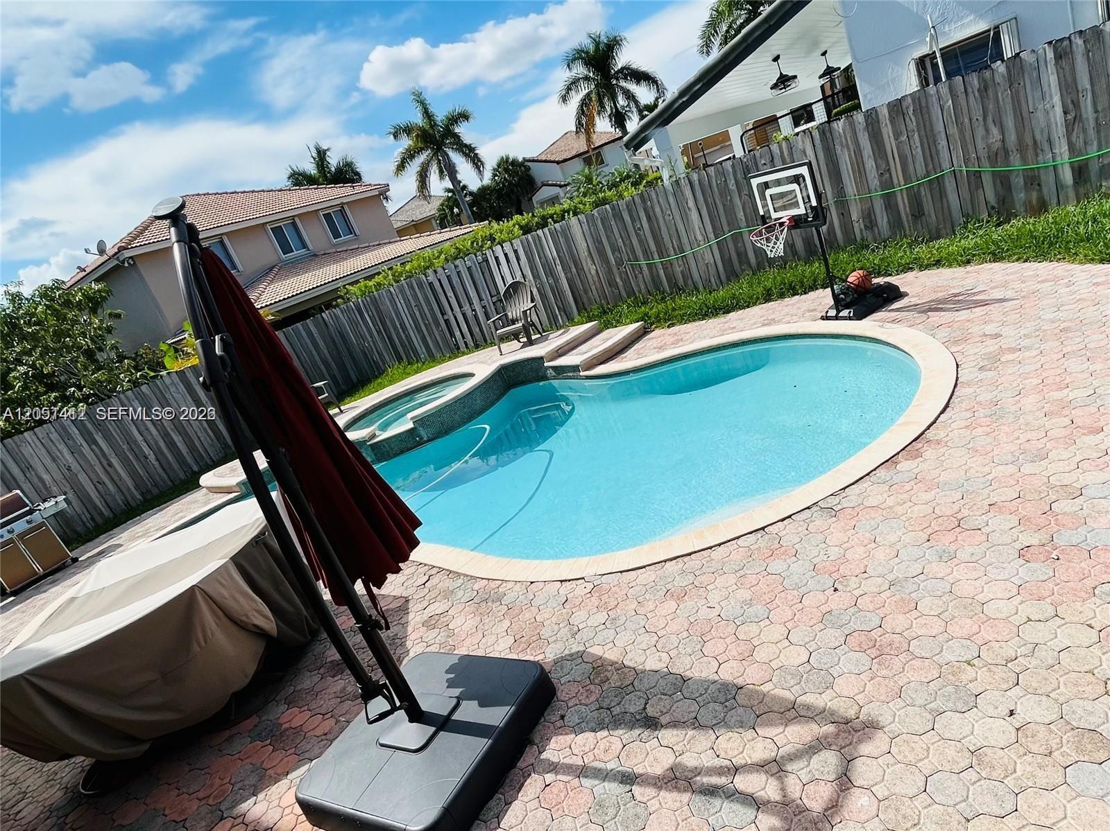16453 Southwest 75th Terrace Miami, FL 33193 - Photo 7 of 26