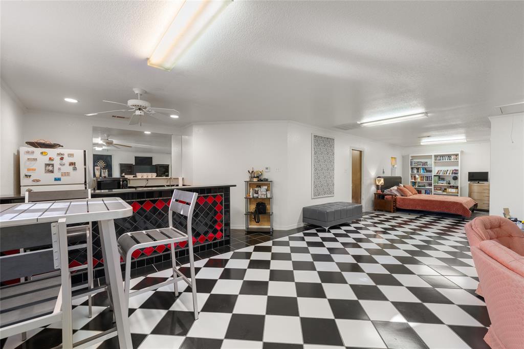 20131 China Spring Road Valley Mills, TX 76689 - Photo 19 of 40 Apartment open area and wet bar