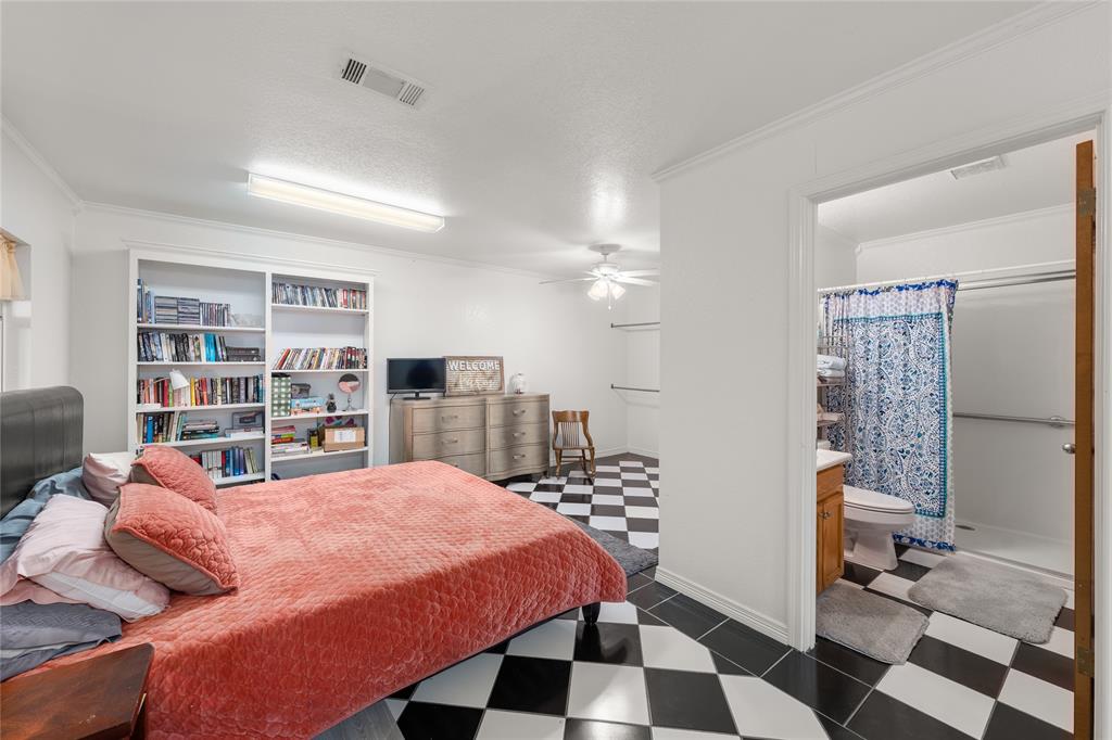 20131 China Spring Road Valley Mills, TX 76689 - Photo 20 of 40 Apartment bedroom and bathroom
