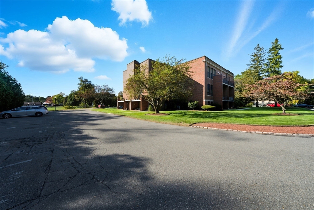 30 Conant Street, Unit 3B Beverly, MA 01915 - Photo 23 of 30