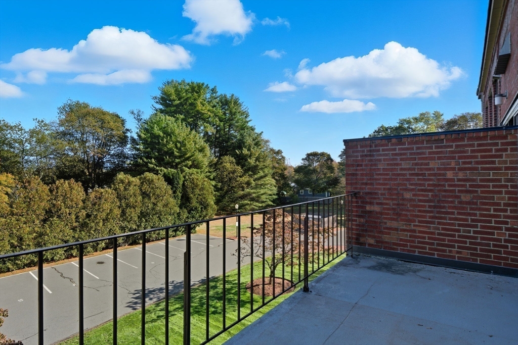 30 Conant Street, Unit 3B Beverly, MA 01915 - Photo 5 of 30 a terrace view