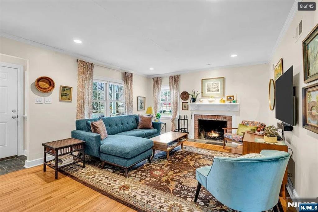 709 Albert Place Ridgewood, NJ 07450 - Photo 5 of 17 Gallery Image 5