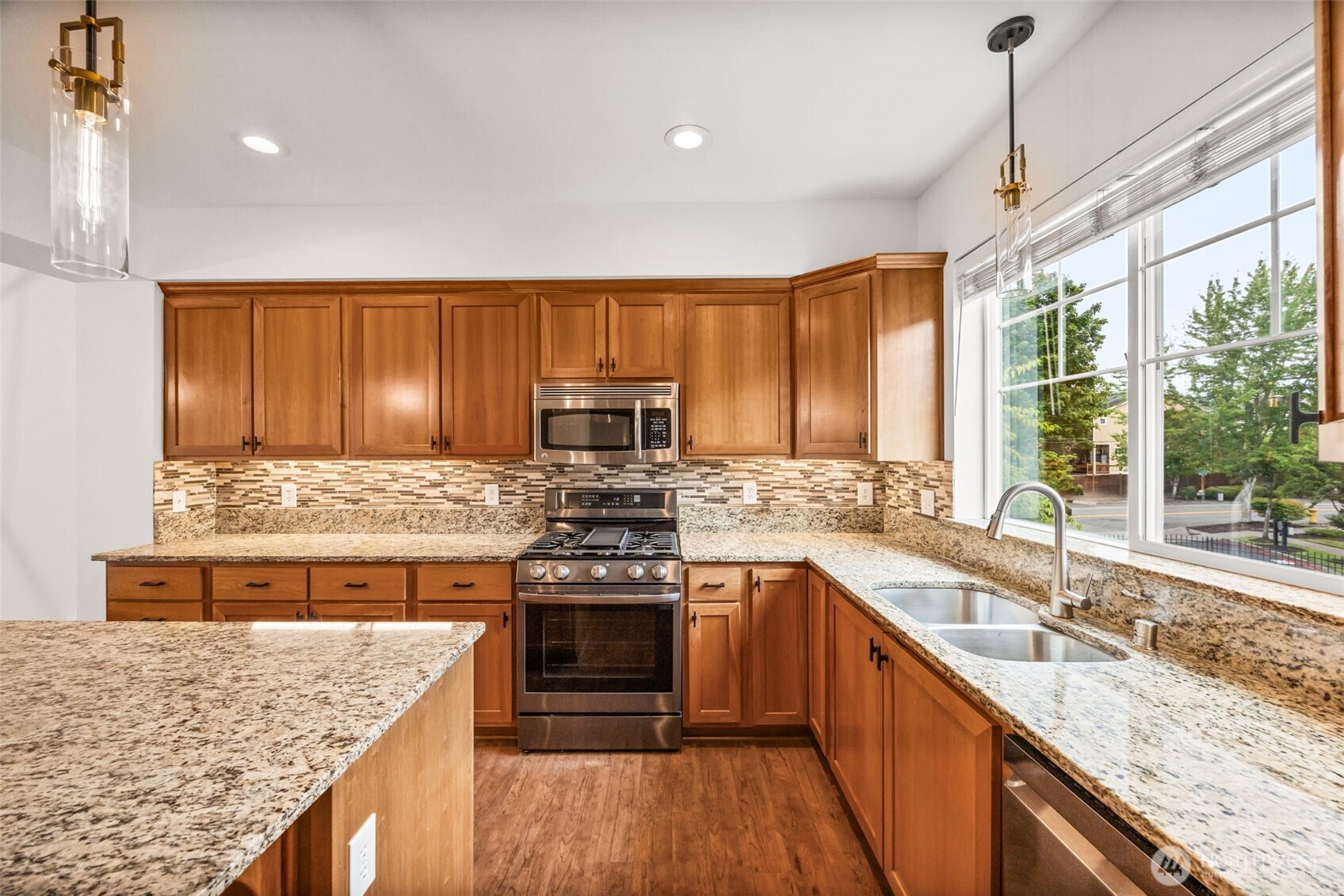 4660 Northeast 3rd Court, Unit J3 Renton, WA 98059 - Photo 7 of 33