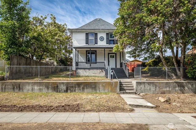 a view of small pool with a trees in the background