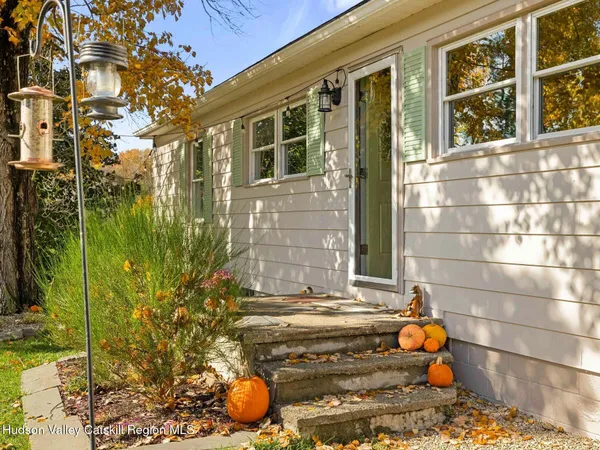 a view of a house with a backyard