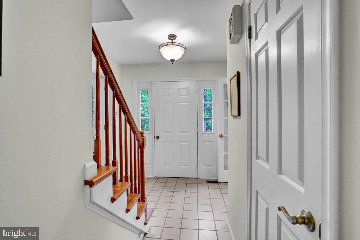 198 Bard Road Pottstown, PA 19465 - Photo 5 of 64 Front entranceway