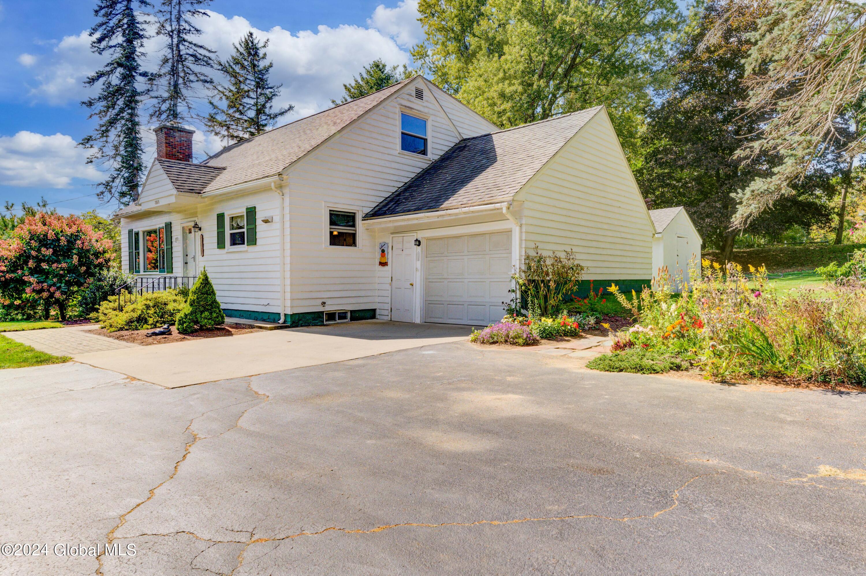 323 Dunnsville Road Rotterdam, NY 12306 - Photo 4 of 56 Front Right Exterior