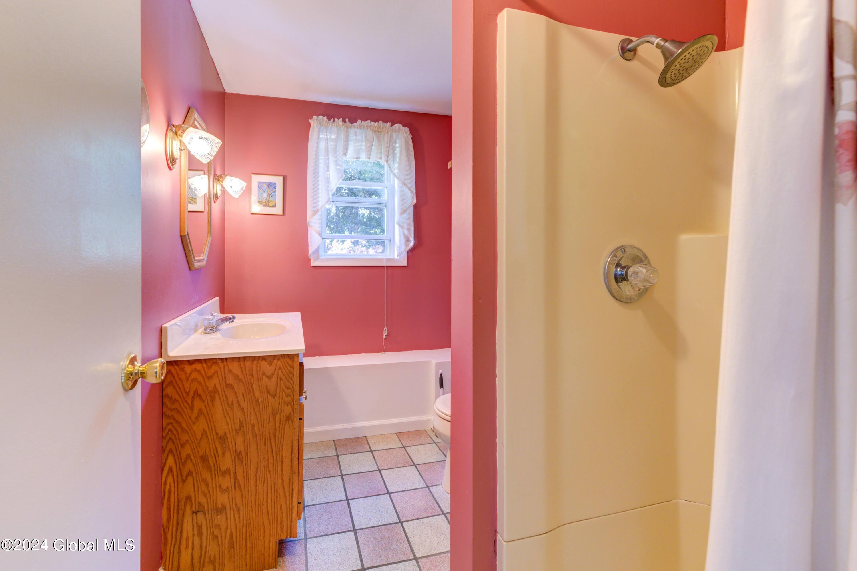 323 Dunnsville Road Rotterdam, NY 12306 - Photo 44 of 56 Second Floor Full Bath