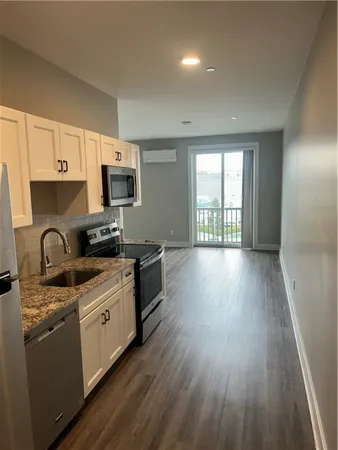 $1,900 | 128 Dean Street, Unit 302, Providence, RI 02903