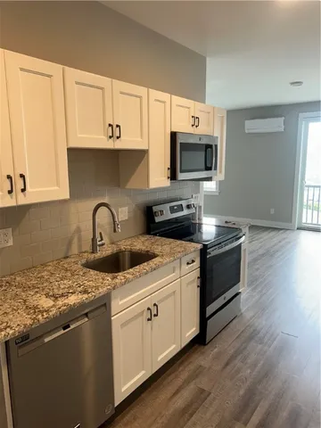 $1,900 | 128 Dean Street, Unit 302, Providence, RI 02903