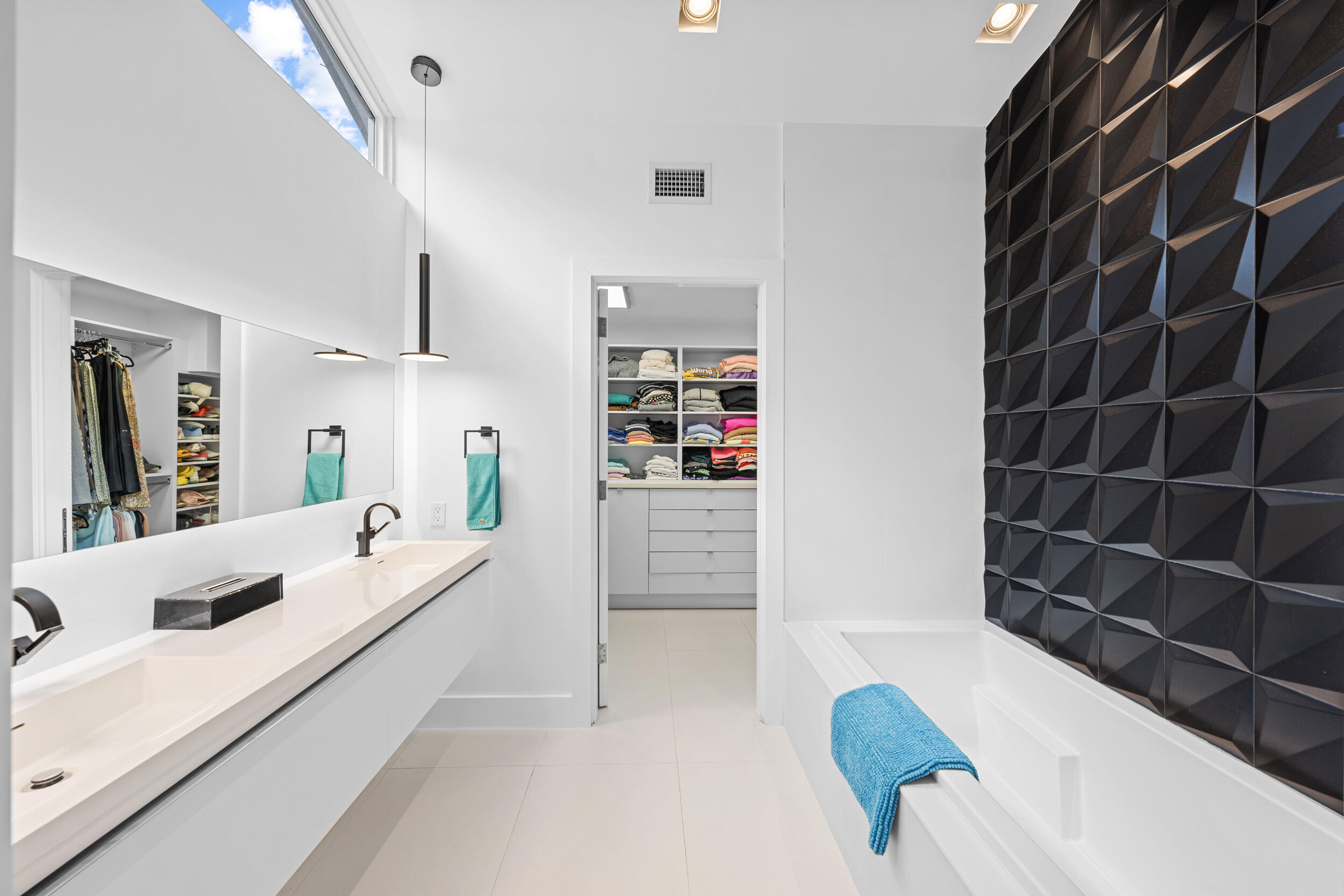 7047 San Sebastian Circle Boca Raton, FL 33433 - Photo 33 of 91 teal bathroom and closet