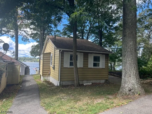 $2,300 | 19 Windemere Avenue, Unit 5, Mount Arlington, NJ 07856