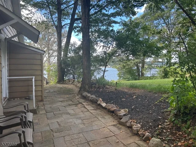 $2,300 | 19 Windemere Avenue, Unit 5, Mount Arlington, NJ 07856