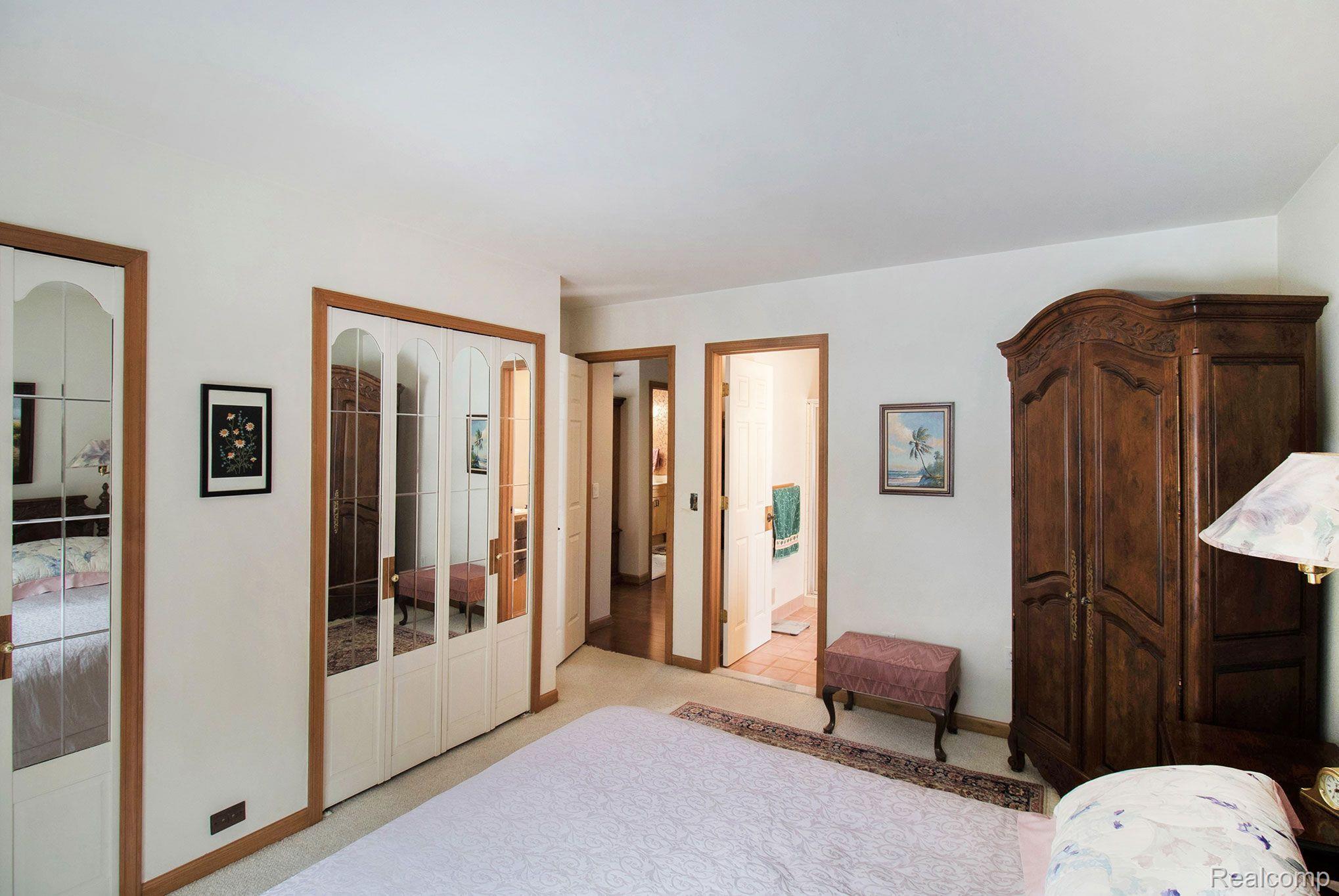 42 Foxboro Drive Rochester, MI 48309 - Photo 21 of 32 Primary Bedroom