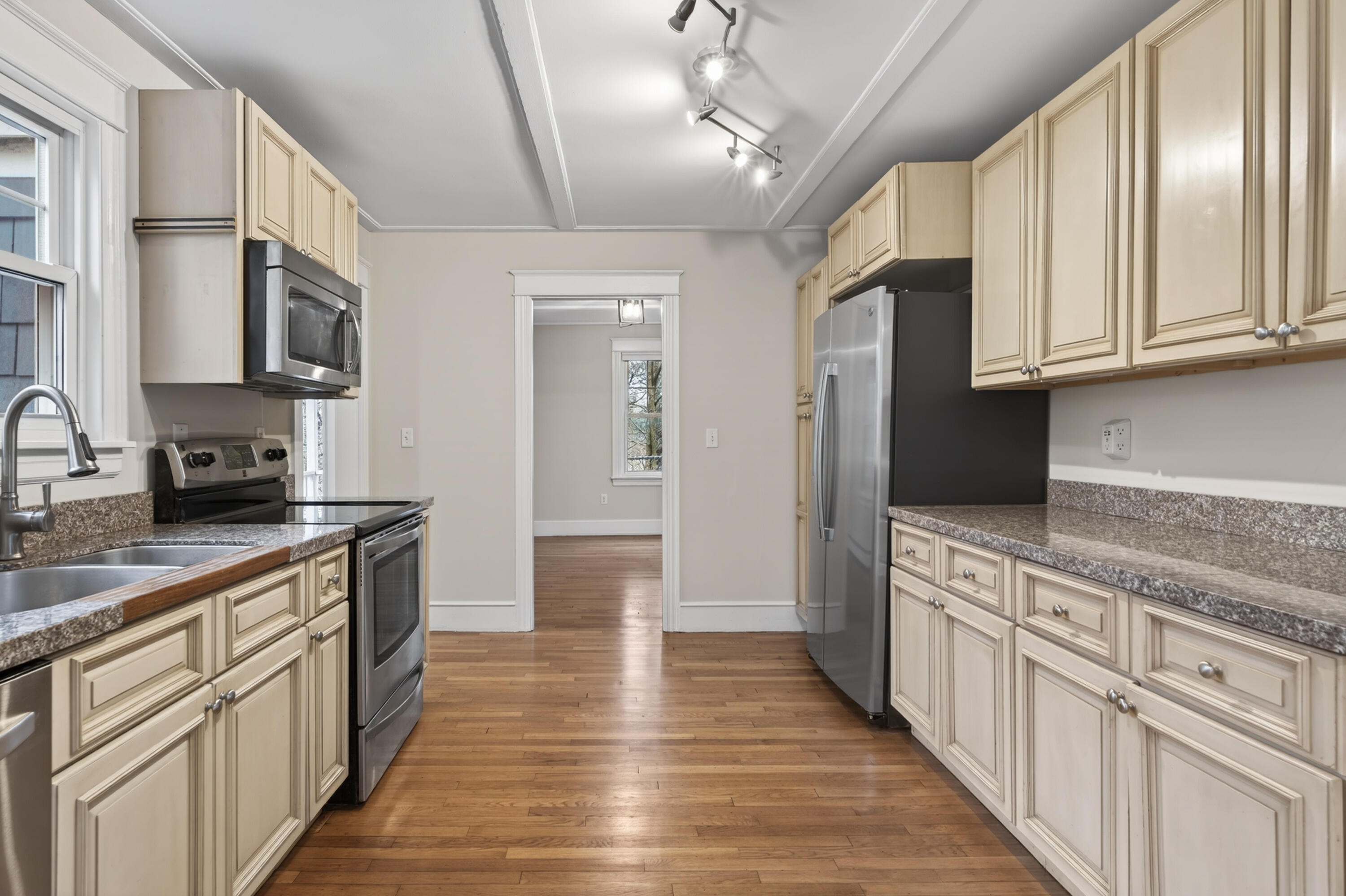 275 Middle Road Falmouth, ME 04105 - Photo 18 of 43 18_275 Middle Rd, _Morneau Studios