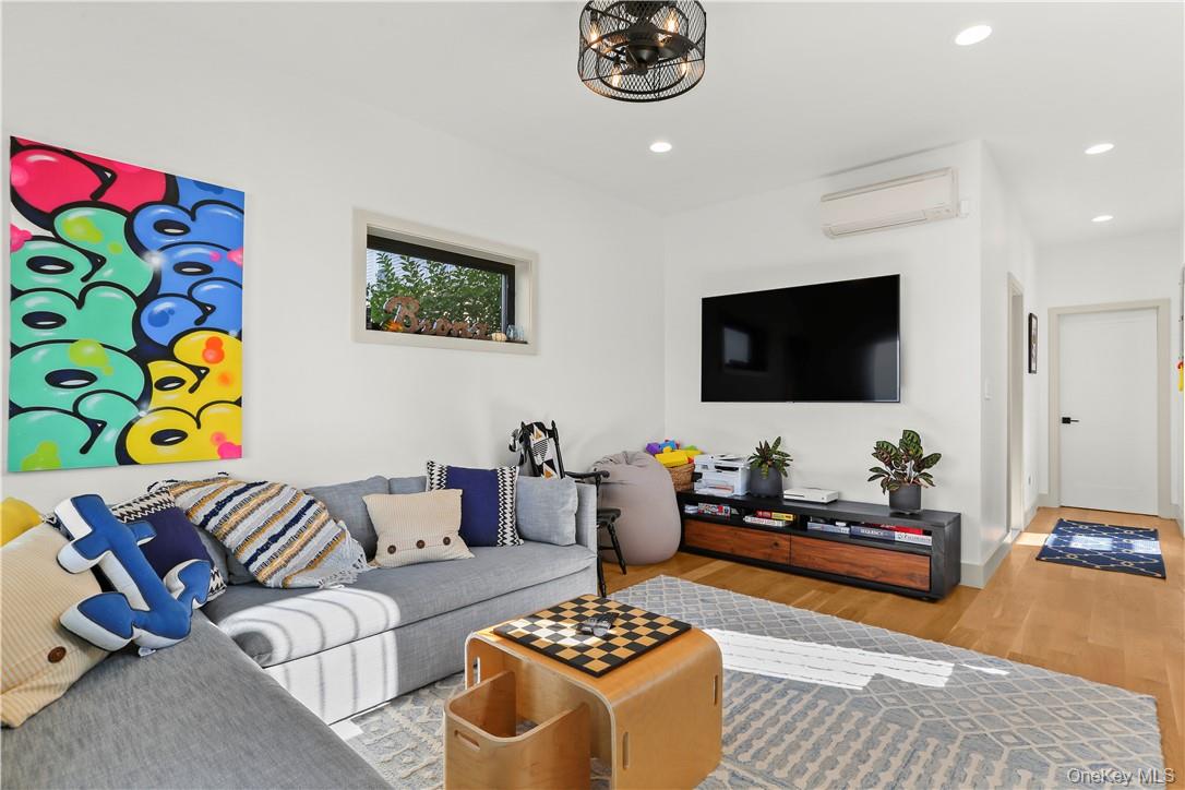 81 Rochelle Street Bronx, NY 10464 - Photo 16 of 30