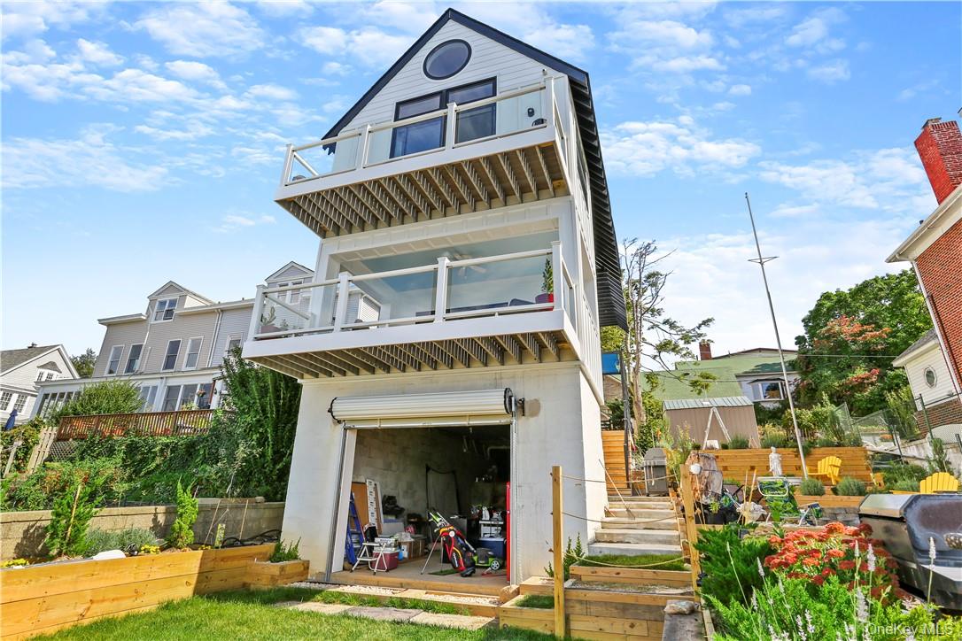 81 Rochelle Street Bronx, NY 10464 - Photo 2 of 30