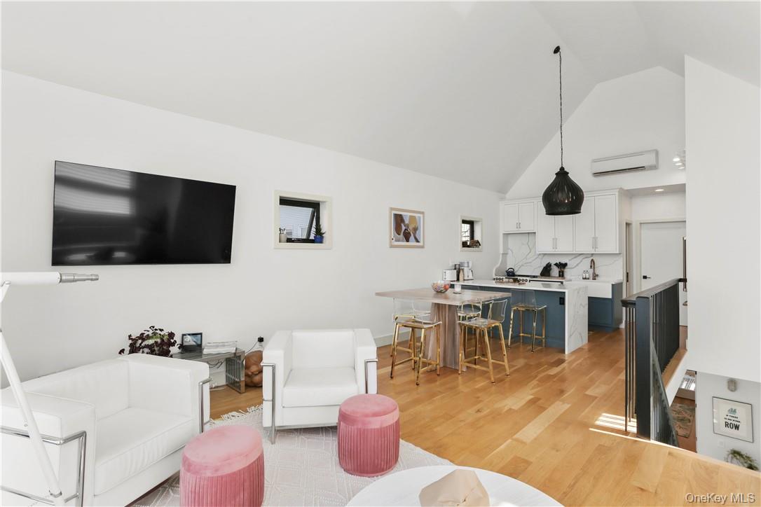 81 Rochelle Street Bronx, NY 10464 - Photo 3 of 30