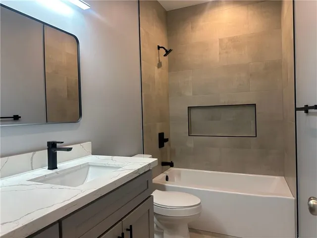 $2,200 | 5432 North Roman Street, Unit B, New Orleans, LA 70117