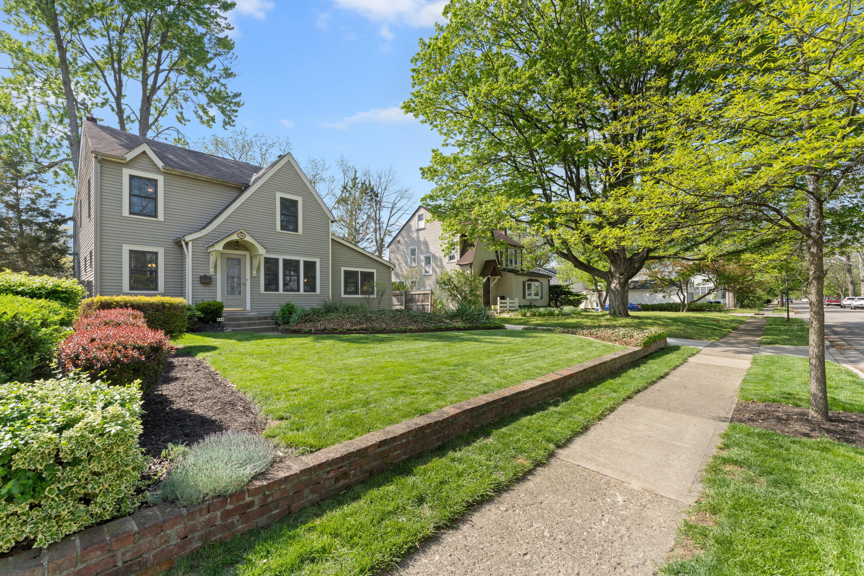 949 South Cassingham Road Columbus, OH 43209 - Photo 3 of 52 Front