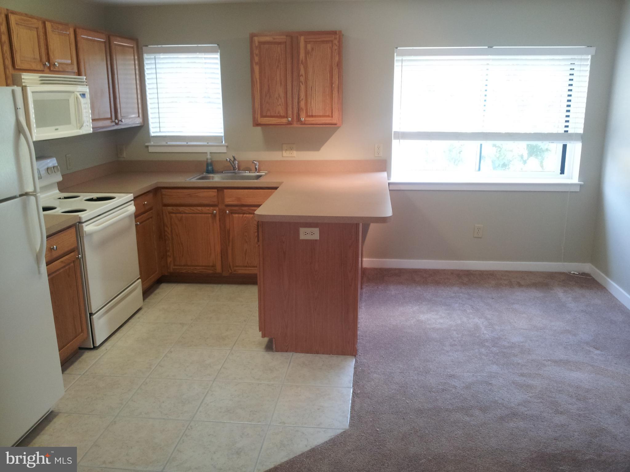 8406 Westview Road, Unit 8406 Wilmington, DE 19802 - Photo 2 of 7 Kitchen and dining room
