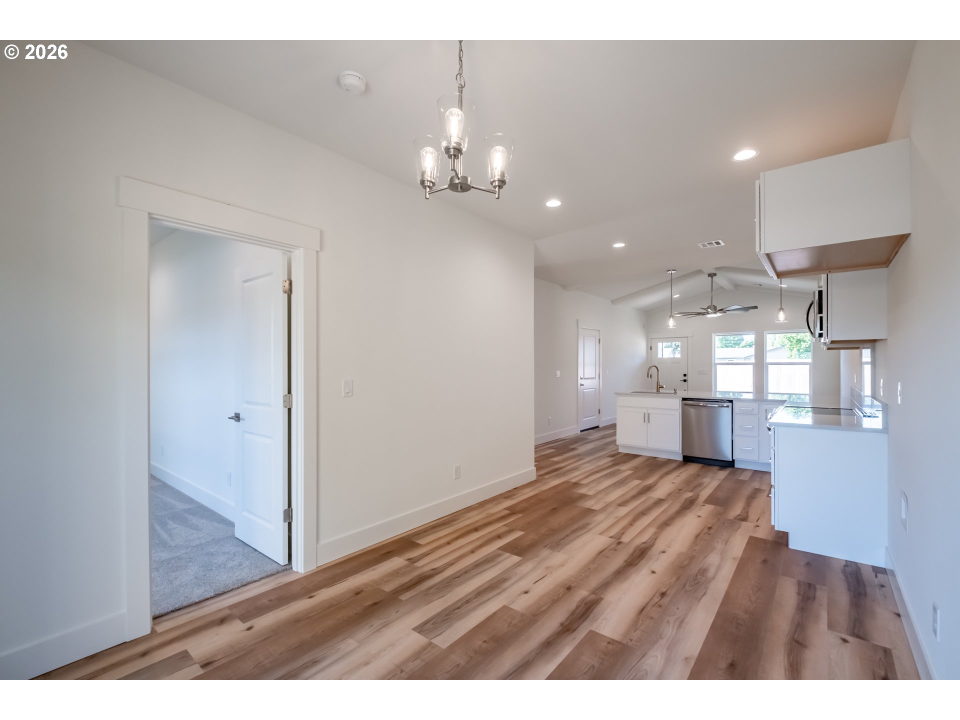 730 East Elmore Street Lebanon, OR 97355 - Photo 12 of 40
