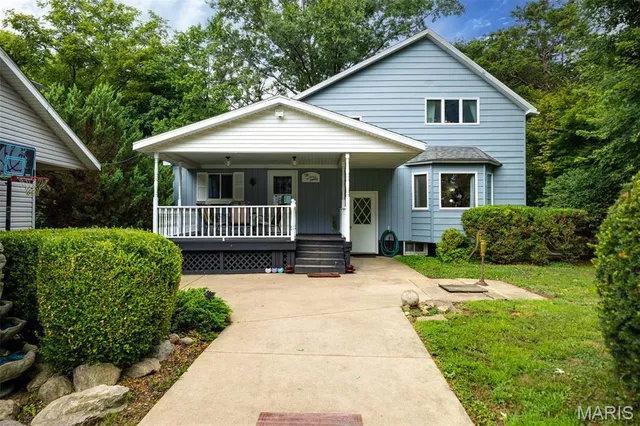 $260,000 | 20098 N Road, Raymond, IL 62560