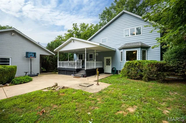 $260,000 | 20098 N Road, Raymond, IL 62560