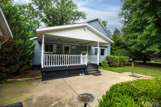 $260,000 | 20098 N Road, Raymond, IL 62560