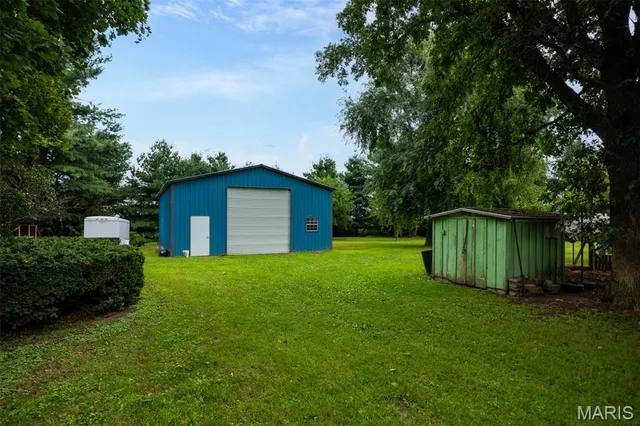 $260,000 | 20098 N Road, Raymond, IL 62560