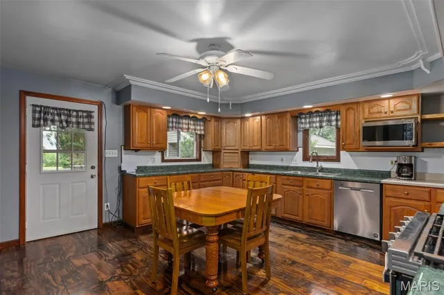 $260,000 | 20098 N Road, Raymond, IL 62560