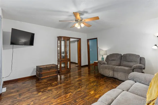 $260,000 | 20098 N Road, Raymond, IL 62560