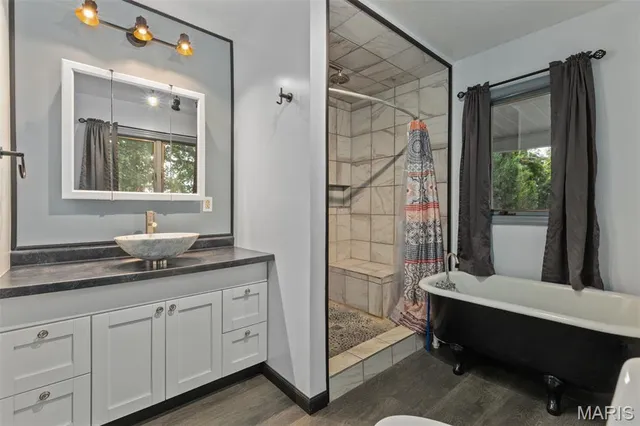 $260,000 | 20098 N Road, Raymond, IL 62560