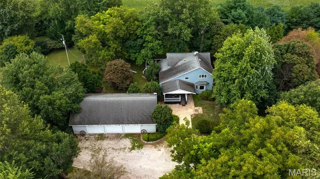 $260,000 | 20098 N Road, Raymond, IL 62560