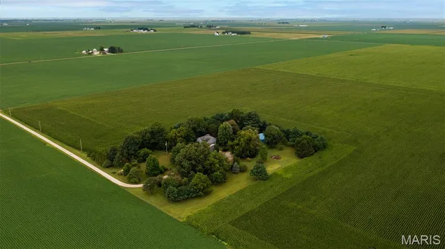 $260,000 | 20098 N Road, Raymond, IL 62560