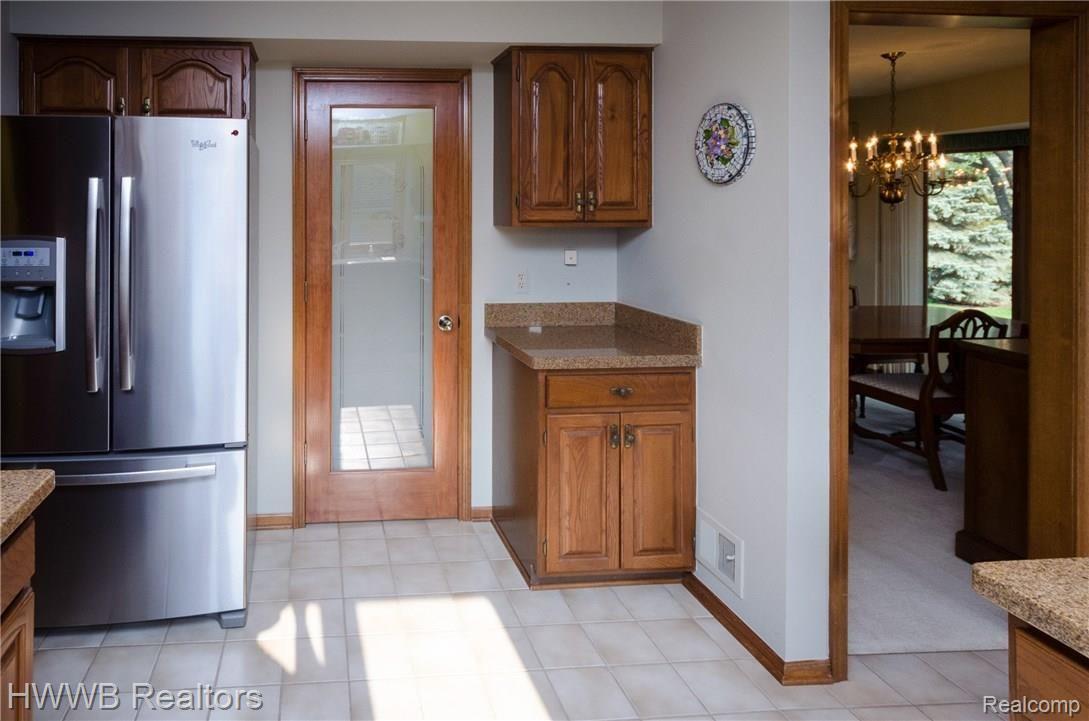 867 Augusta Drive Rochester, MI 48309 - Photo 10 of 34 FKR8QS_still_ki6.jpg