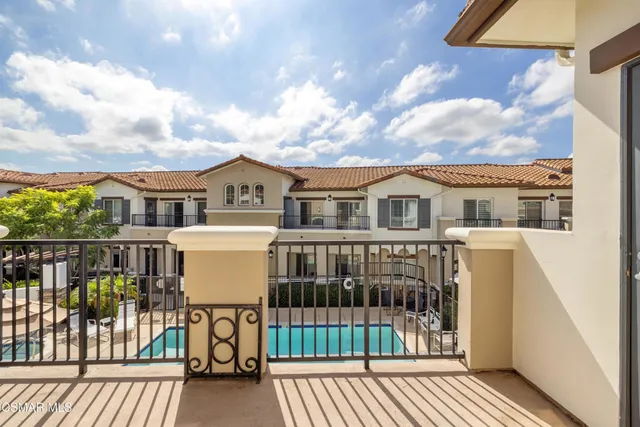 $575,000 | 485 Country Club Drive, Unit 225, Simi Valley, CA 93065