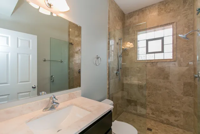 $5,000 | 2005 North Hoyne Avenue, Chicago, IL 60647