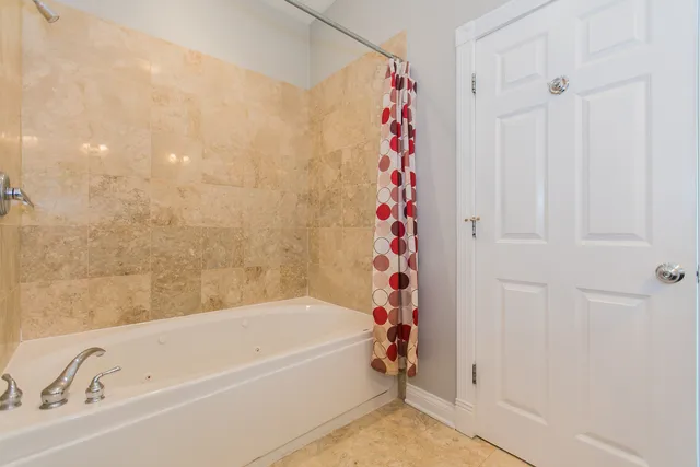 $5,000 | 2005 North Hoyne Avenue, Chicago, IL 60647