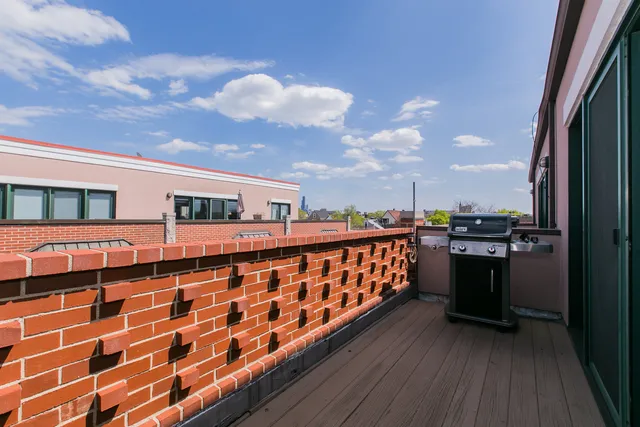 $5,000 | 2005 North Hoyne Avenue, Chicago, IL 60647