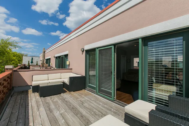 $5,000 | 2005 North Hoyne Avenue, Chicago, IL 60647