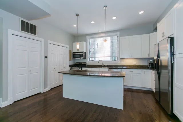 $5,000 | 2005 North Hoyne Avenue, Chicago, IL 60647