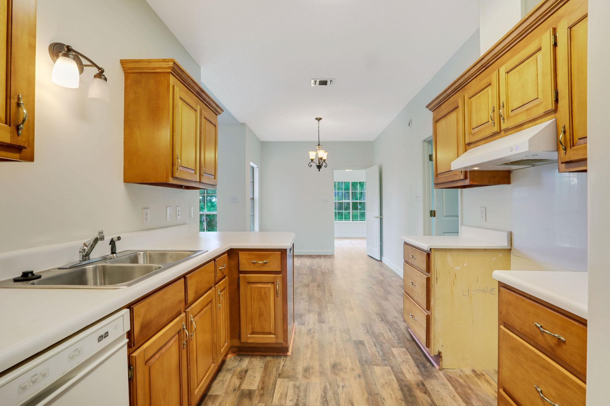 7239 Franklin Road Foley, AL 36535 - Photo 6 of 28 Kitchen