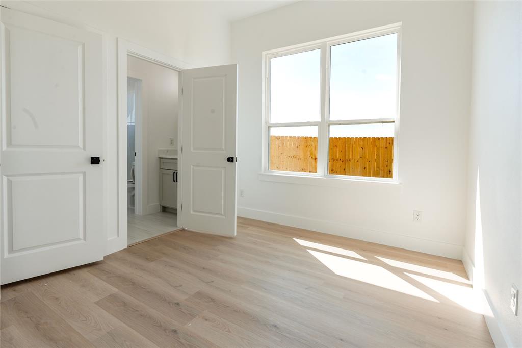 592 Highview Court Godley, TX 76044 - Photo 17 of 21 Secondary bedroom