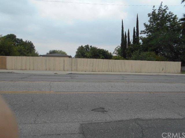 811 Riverside Rialto, CA 92376 - Photo 2 of 25 a view of ocean