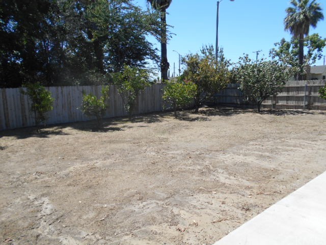 811 Riverside Rialto, CA 92376 - Photo 17 of 25 a backyard of a house