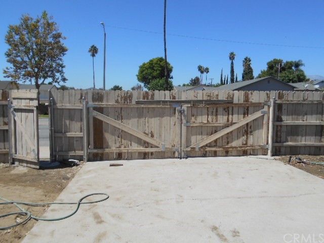 811 Riverside Rialto, CA 92376 - Photo 5 of 25 a view of roof deck