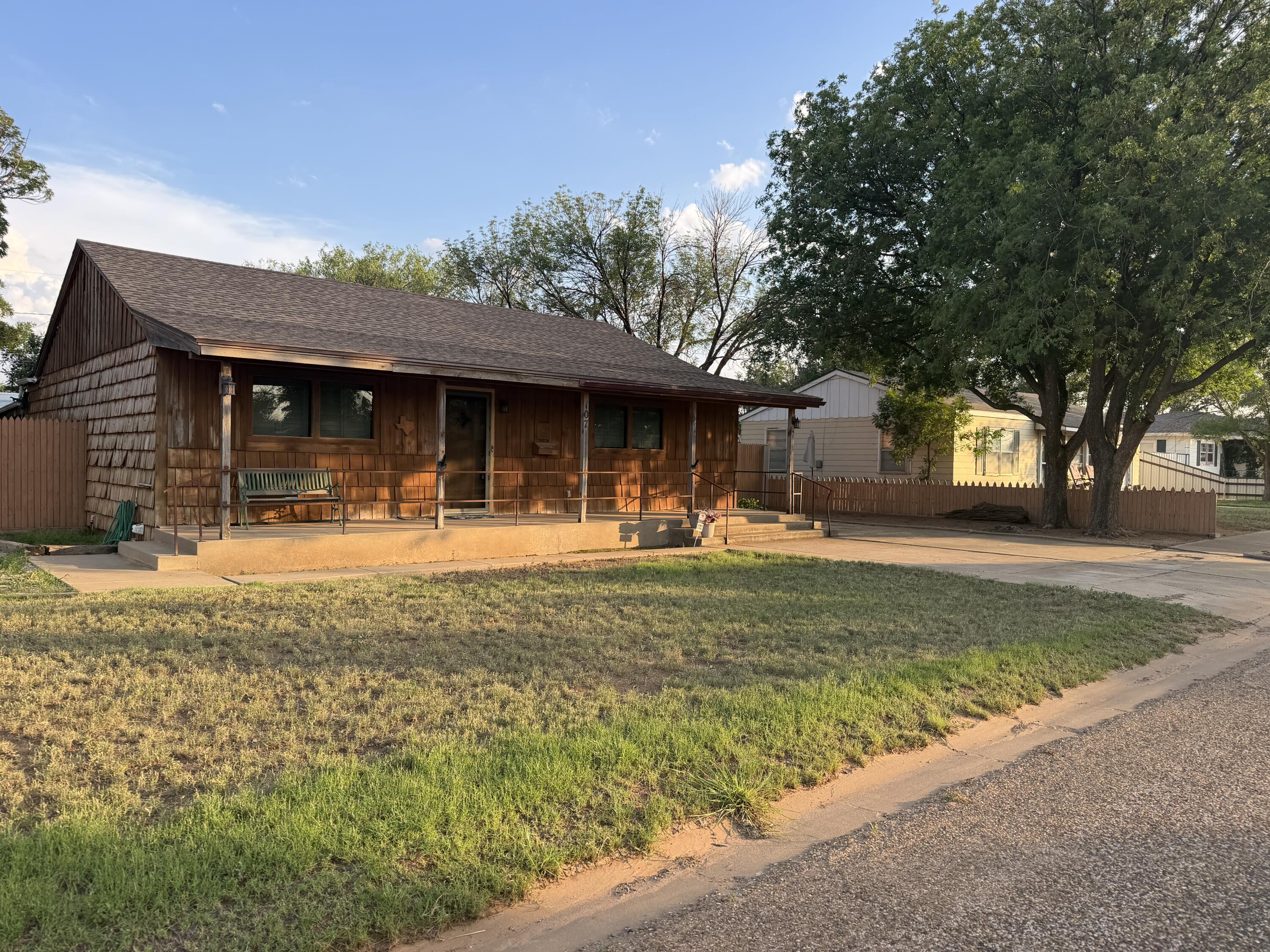 107 North 17th Street Lamesa, TX 79331 - Photo 2 of 47 IMG_5993
