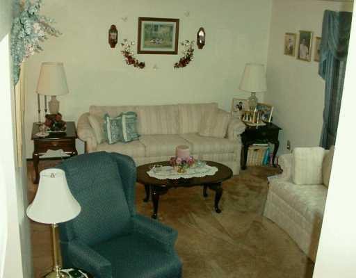 179 Pinchtown Road Baldwin, PA 15236 - Photo 2 of 6 Gallery Image 2