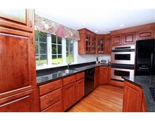 32 Myles Standish Road Weston, MA 02493 - Photo 7 of 29
